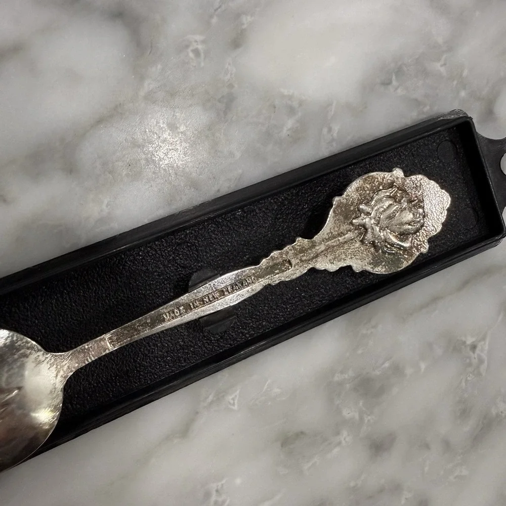 Butchart Gardens Victoria Canada Souvenir Spoon‎ Vintage Silver Tone New Zealand